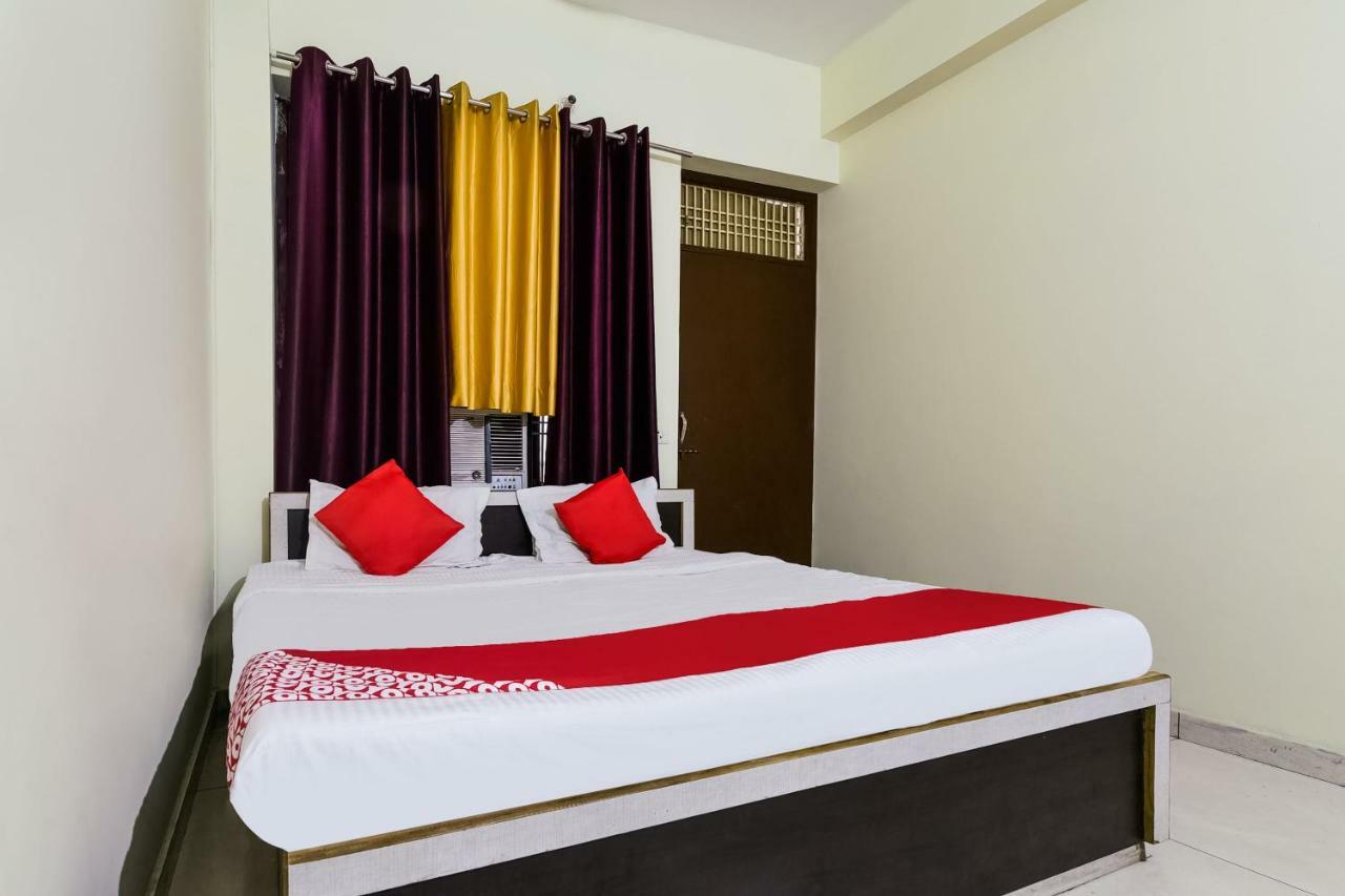 Oyo 28175 Hotel Mulakat - Varanasi, Varanasi